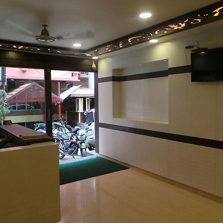 Manjusri Paradise Hotel Bangalore Esterno foto
