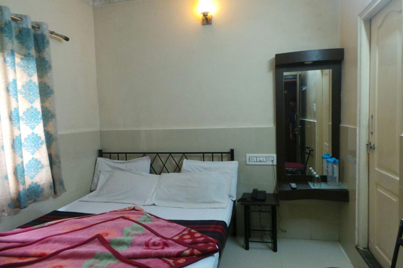 Manjusri Paradise Hotel Bangalore Esterno foto