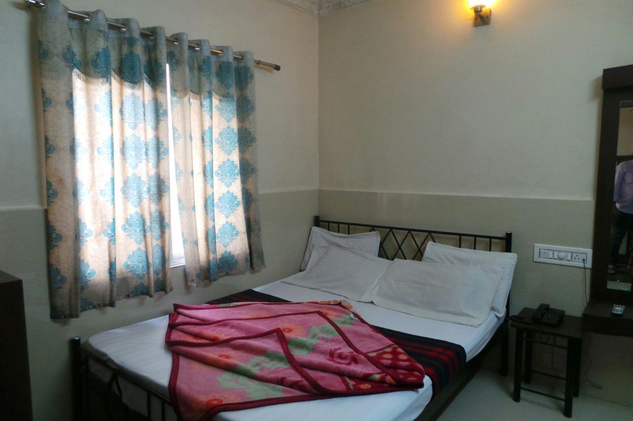 Manjusri Paradise Hotel Bangalore Esterno foto