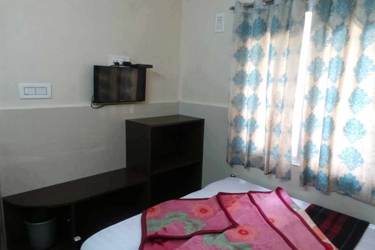 Manjusri Paradise Hotel Bangalore Esterno foto